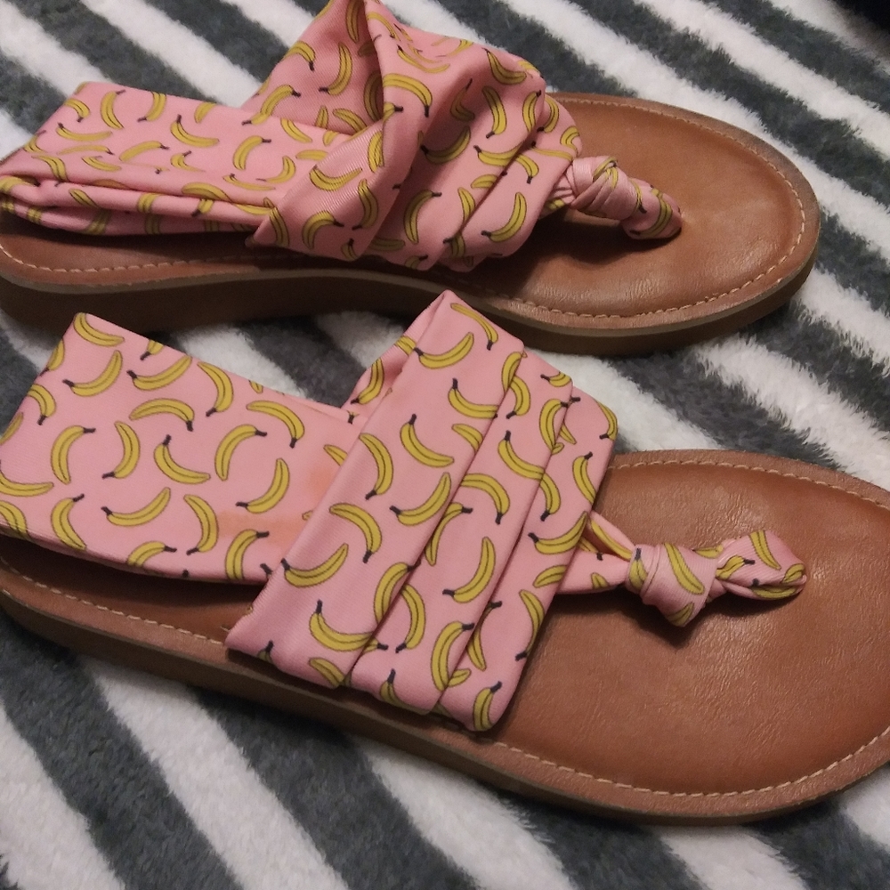 Dirty Laundry sandals sling back with banana print